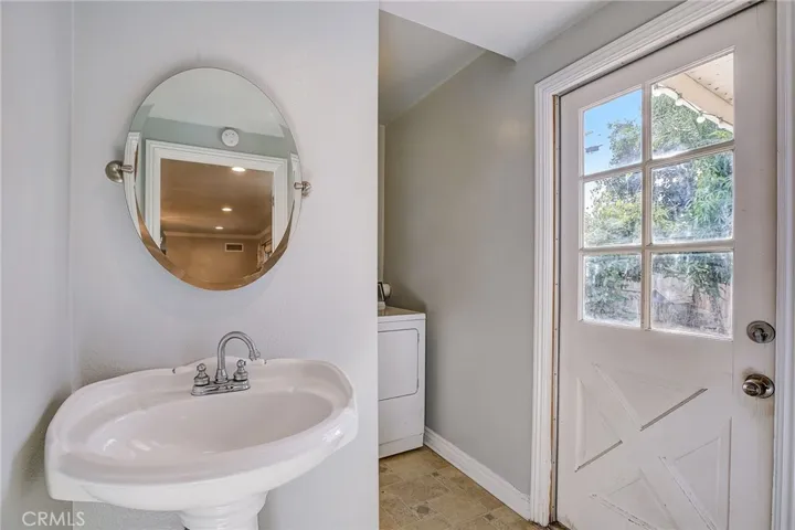 1522 E 20th Street, Santa Ana, California 92705