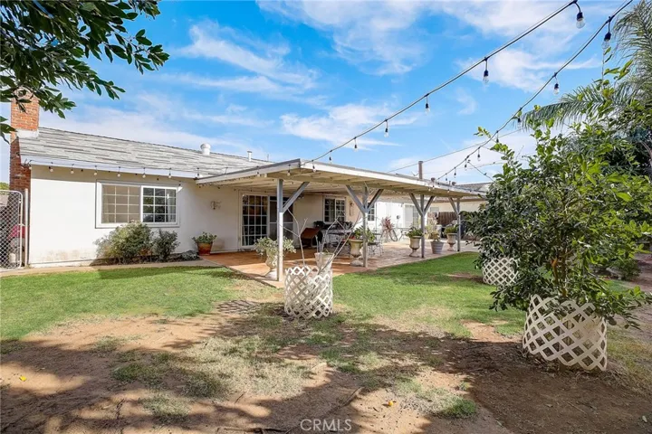 1522 E 20th Street, Santa Ana, California 92705