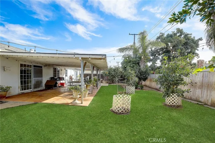 1522 E 20th Street, Santa Ana, California 92705