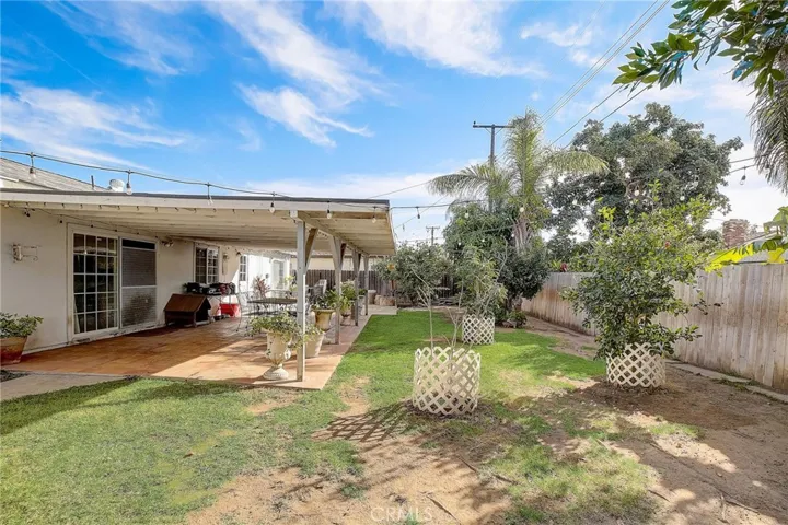1522 E 20th Street, Santa Ana, California 92705