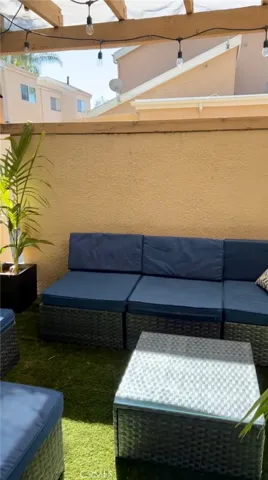 Private rear patio/balcony