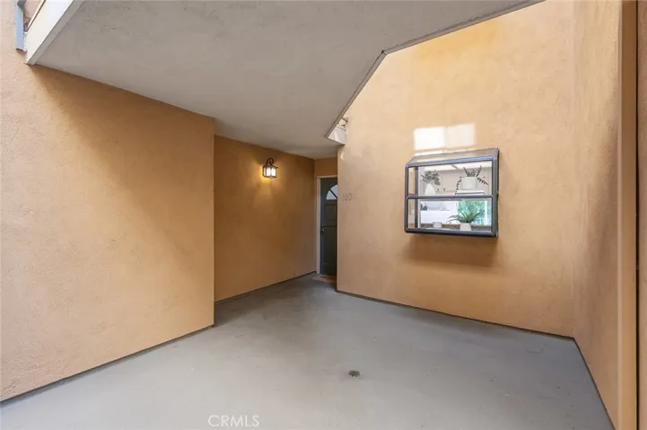 Private Entrance to corner/end unit