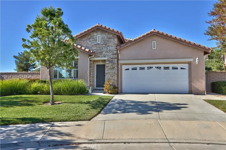Wonderful Curb Appeal on an Elevated Culdesac