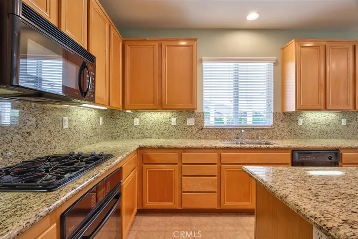 Kitchen W/ Granite Countertops & Island