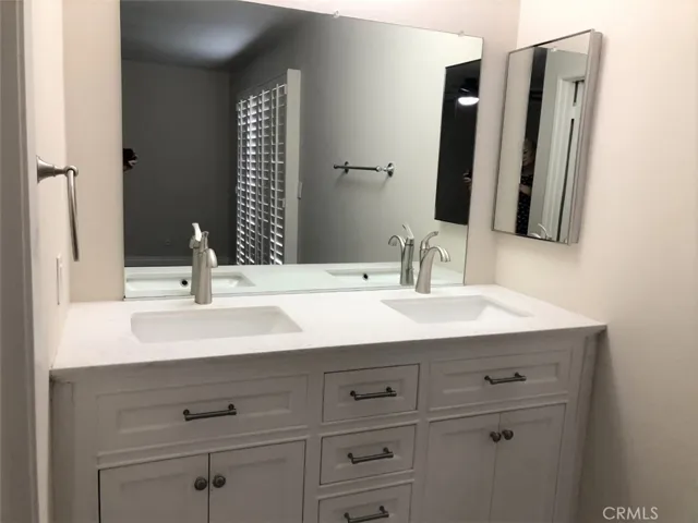 Master Vanity