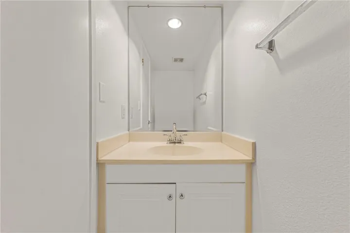 Downstairs 1/2 Bath