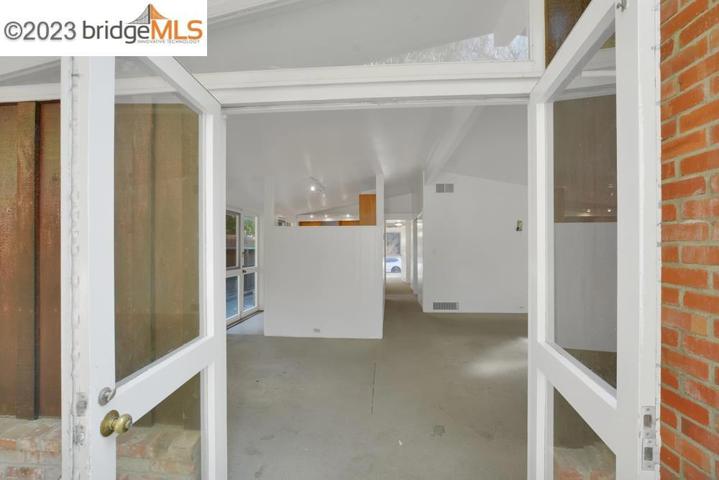 3015 Jordan Rd, Oakland, California 94602