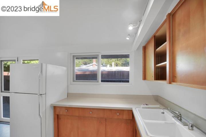 3015 Jordan Rd, Oakland, California 94602