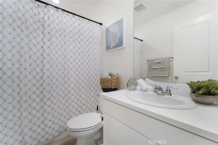 Main Floor Full Bath