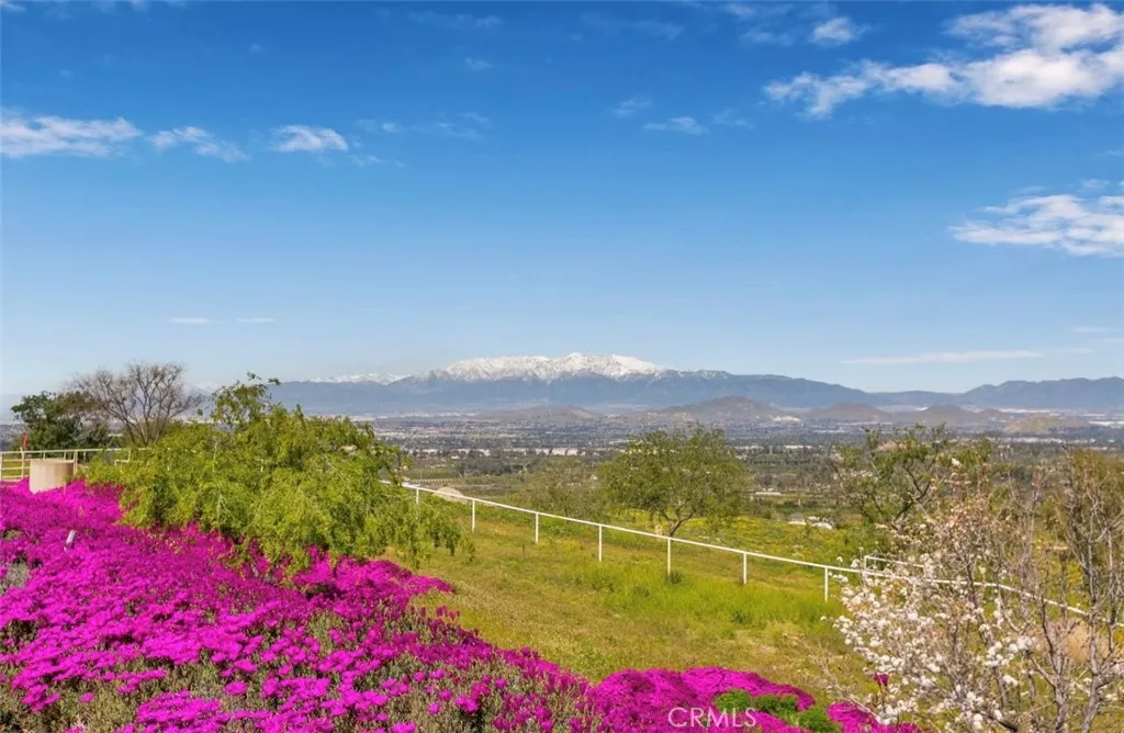 15980 Summit Crest Drive, Riverside, California 92506 home-pic-20