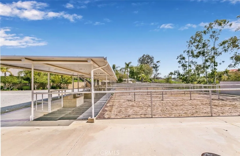 15980 Summit Crest Drive, Riverside, California 92506 home-pic-24