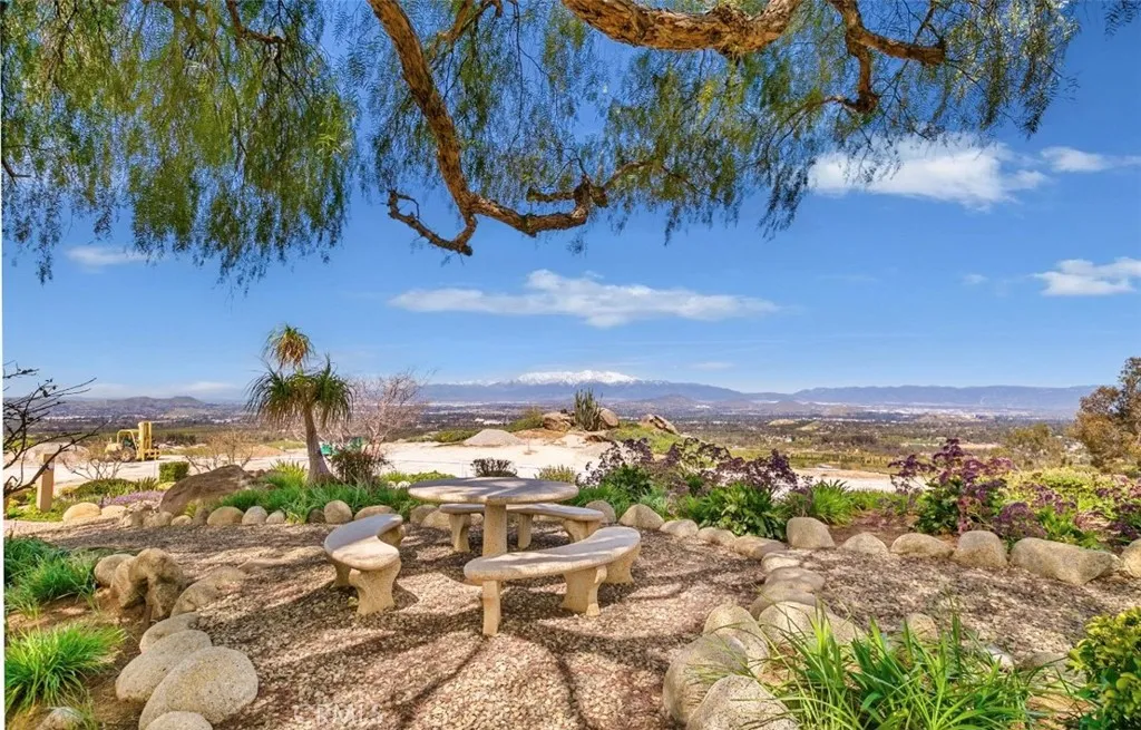 15980 Summit Crest Drive, Riverside, California 92506 home-pic-15