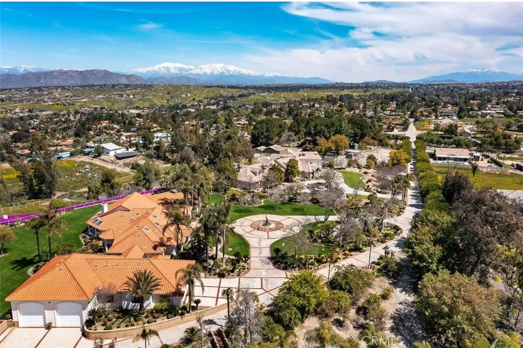 15980 Summit Crest Drive, Riverside, California 92506 home-pic-22