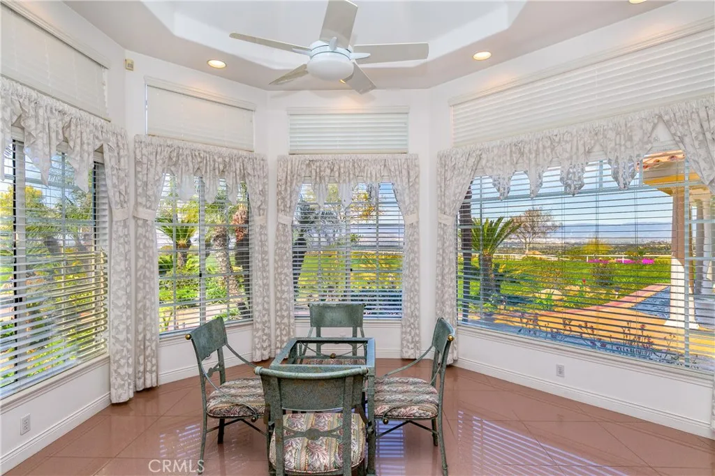 15980 Summit Crest Drive, Riverside, California 92506 home-pic-8
