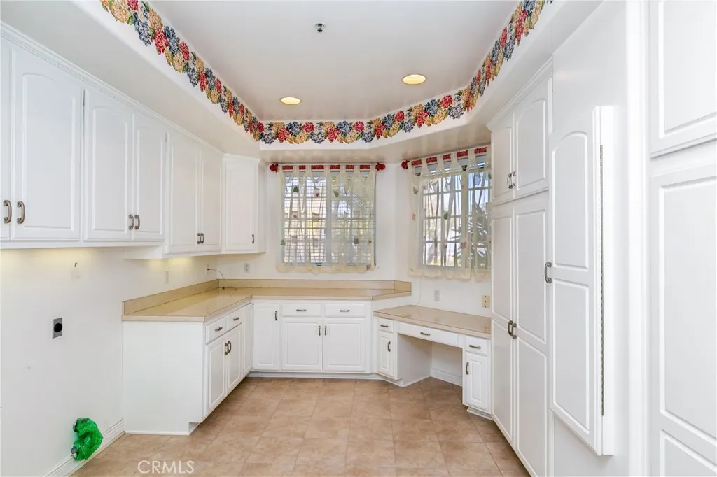 15980 Summit Crest Drive, Riverside, California 92506 home-pic-31