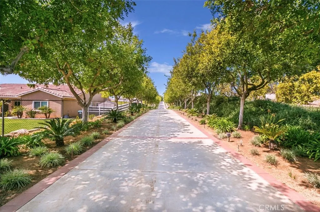 15980 Summit Crest Drive, Riverside, California 92506 home-pic-18