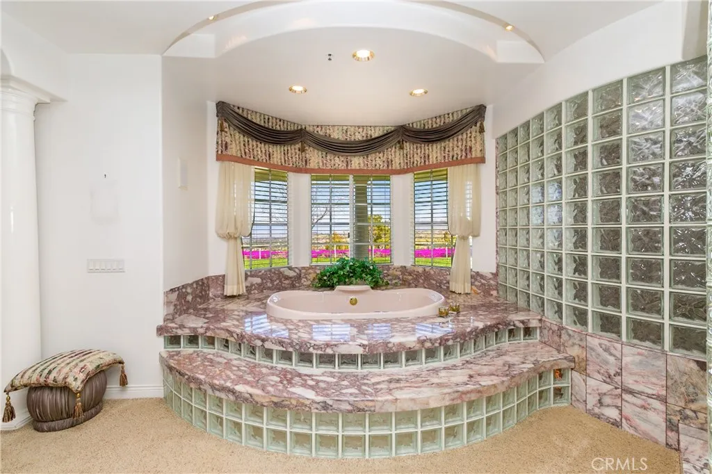 15980 Summit Crest Drive, Riverside, California 92506 home-pic-11