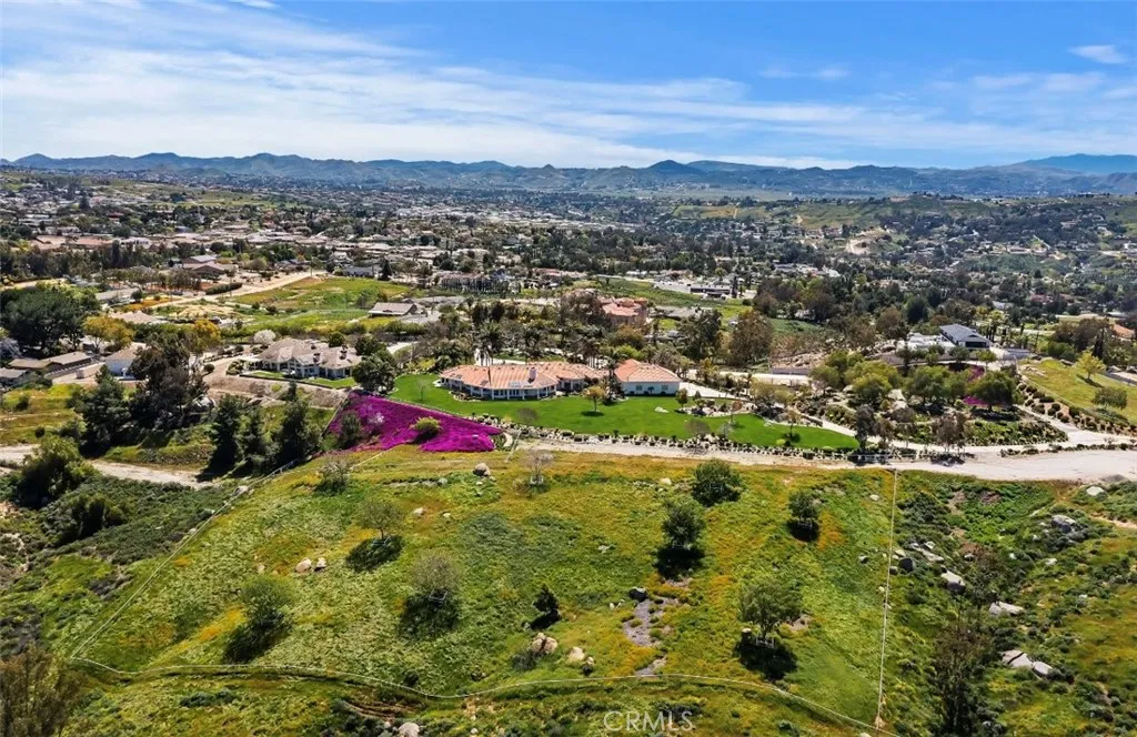 15980 Summit Crest Drive, Riverside, California 92506 home-pic-14