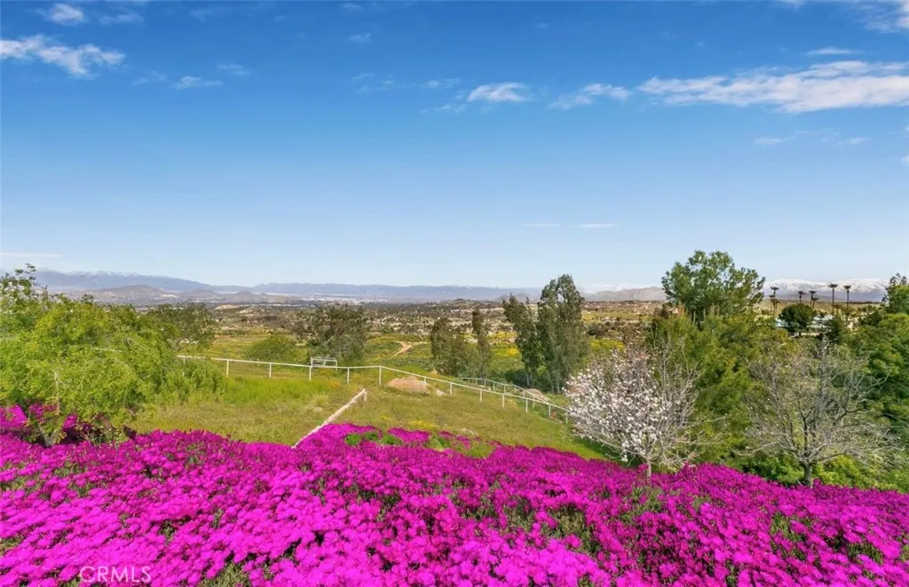 15980 Summit Crest Drive, Riverside, California 92506 home-pic-16