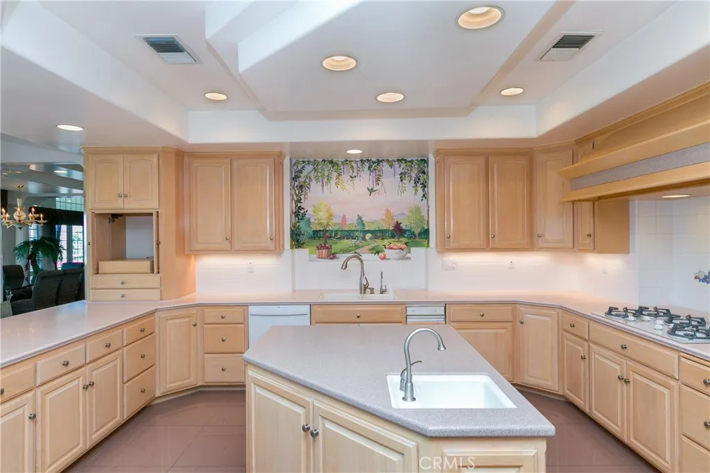 15980 Summit Crest Drive, Riverside, California 92506 home-pic-32