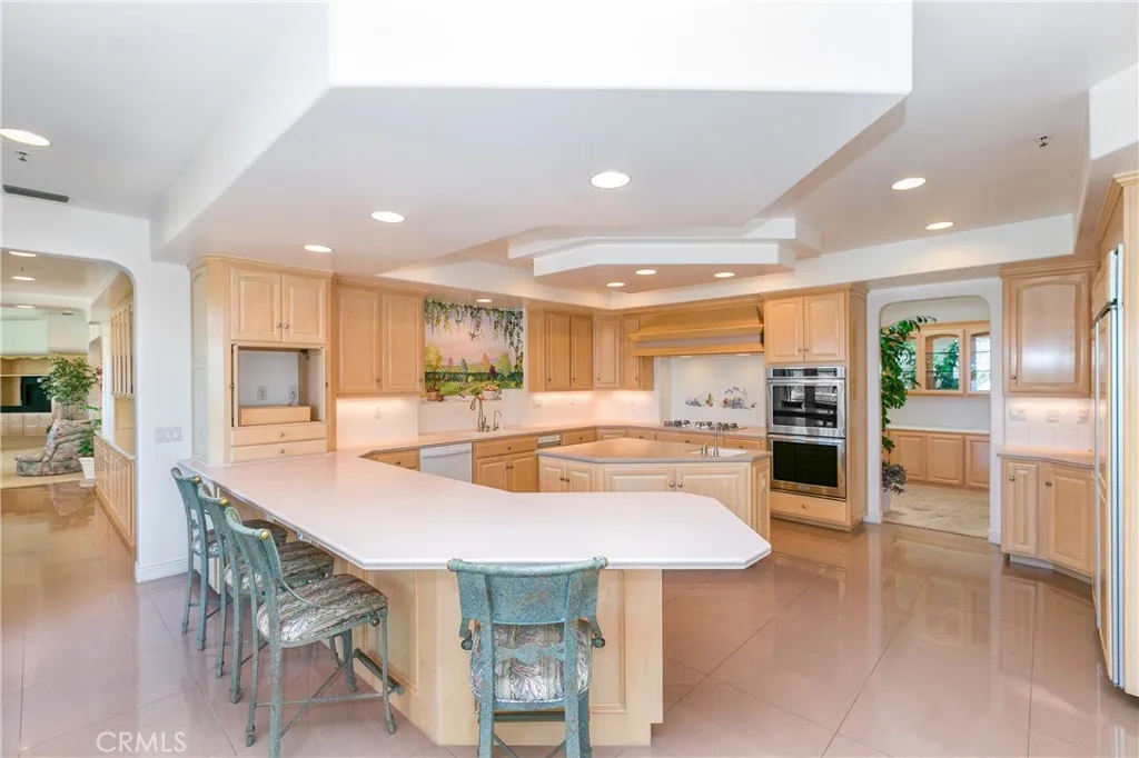 15980 Summit Crest Drive, Riverside, California 92506 home-pic-9