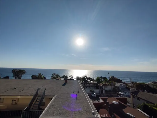 Straight on view of the ocean