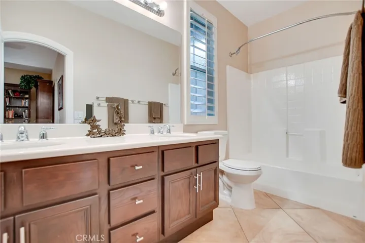 210 Encore Way, Corona, California 92879
