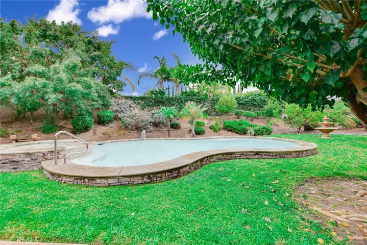 210 Encore Way, Corona, California 92879