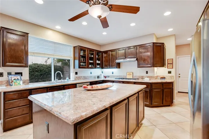 210 Encore Way, Corona, California 92879
