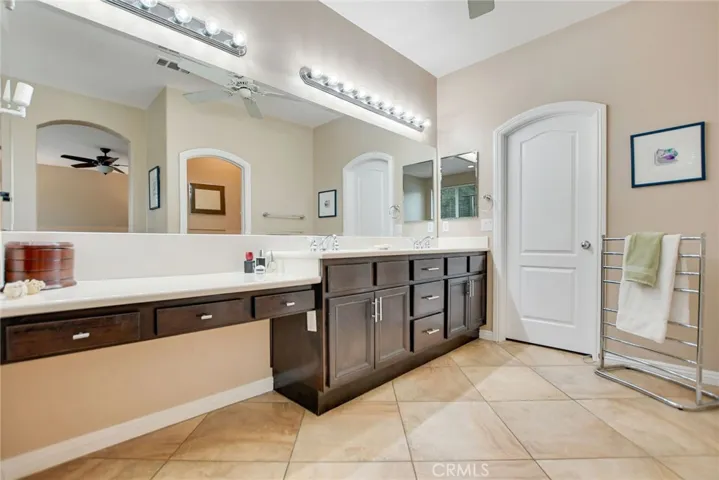 210 Encore Way, Corona, California 92879