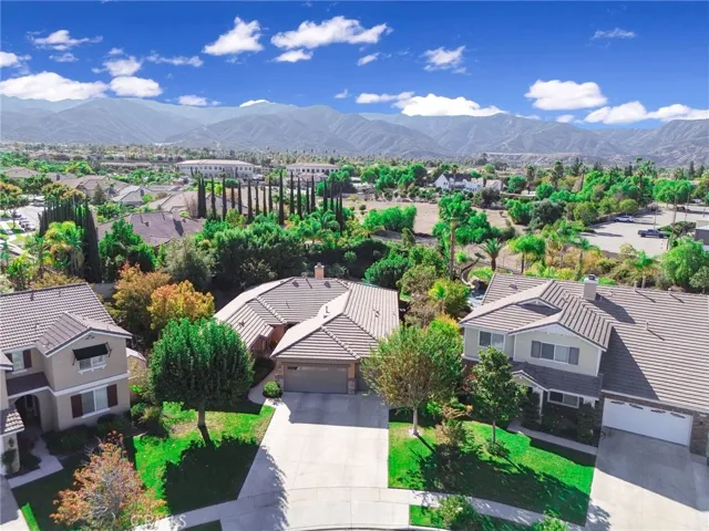 210 Encore Way, Corona, California 92879