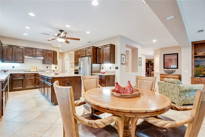 210 Encore Way, Corona, California 92879