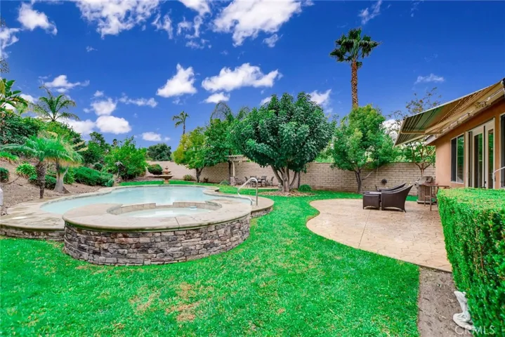 210 Encore Way, Corona, California 92879