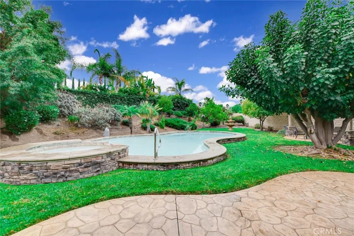 210 Encore Way, Corona, California 92879