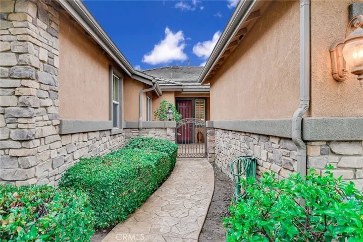 210 Encore Way, Corona, California 92879