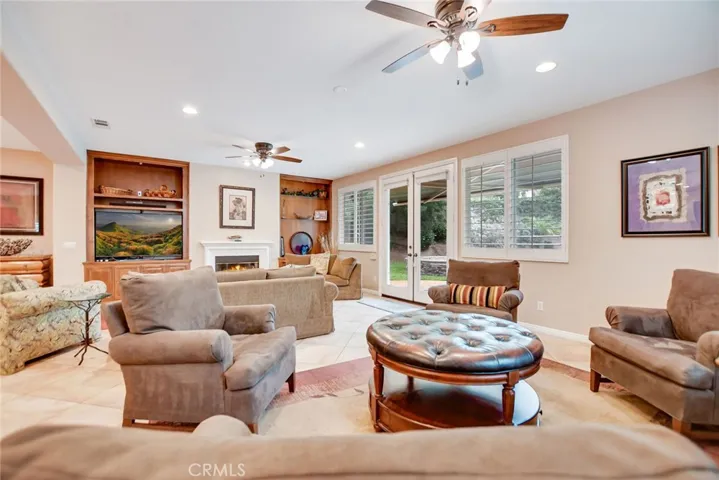 210 Encore Way, Corona, California 92879