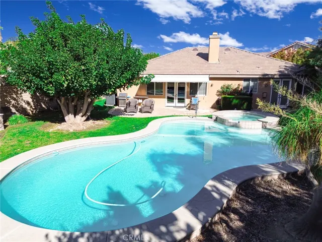 210 Encore Way, Corona, California 92879