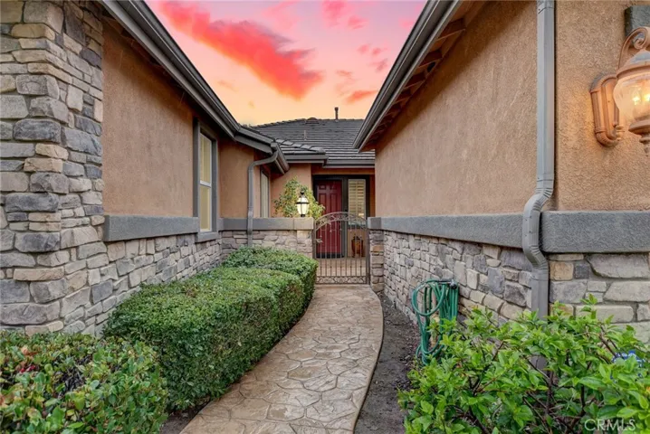 210 Encore Way, Corona, California 92879