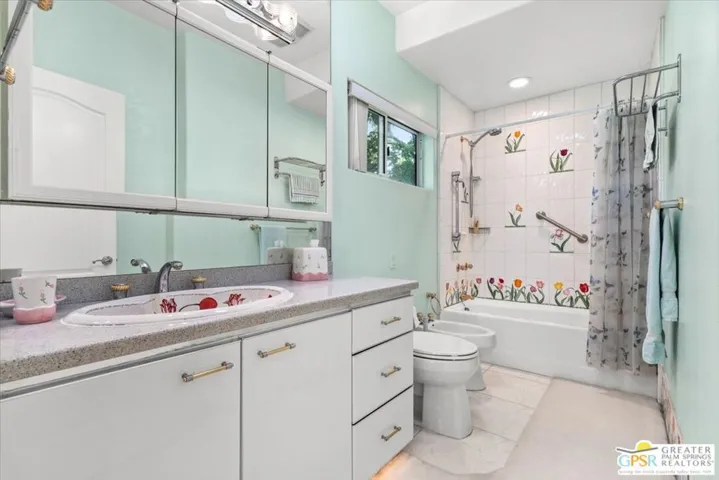 Guest Room en suite Bath