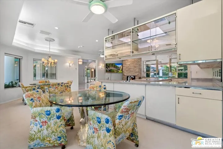 875 Tamarisk Road, Palm Springs, California 92262