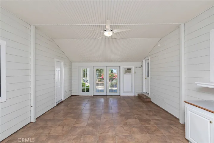 MAIN HOUSE ENCLOSED BREEZEWAY/BONUS ROOM
