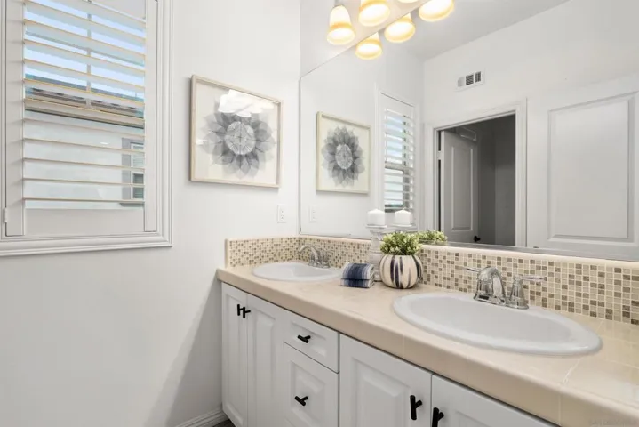 upstairs bathroom between two secondary bedrooms