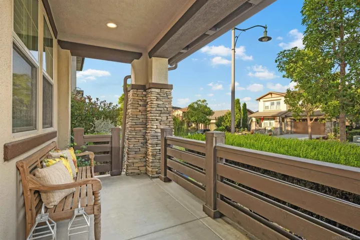 Covered front patio/porch