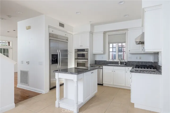 2500 Bungalow Place, Corona Del Mar, California 92625