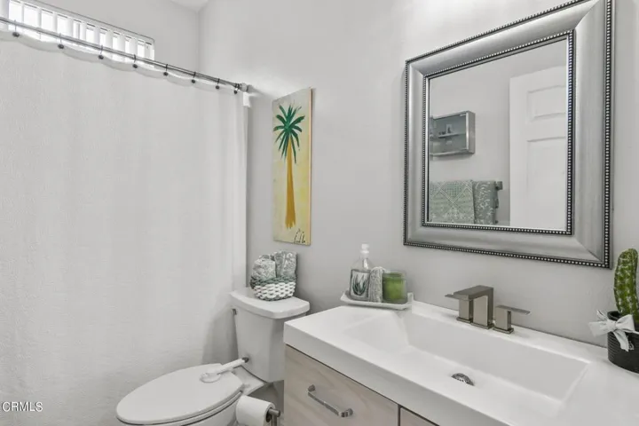 44-web-or-mls-UpMarketMedia216Ken-144