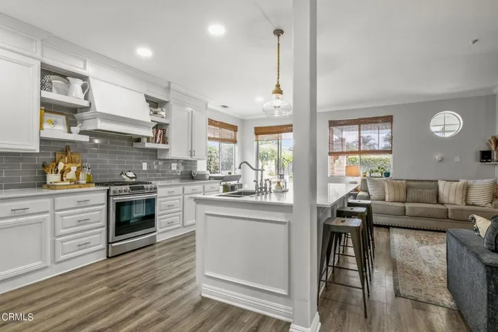 15-web-or-mls-UpMarketMedia216Ken-072