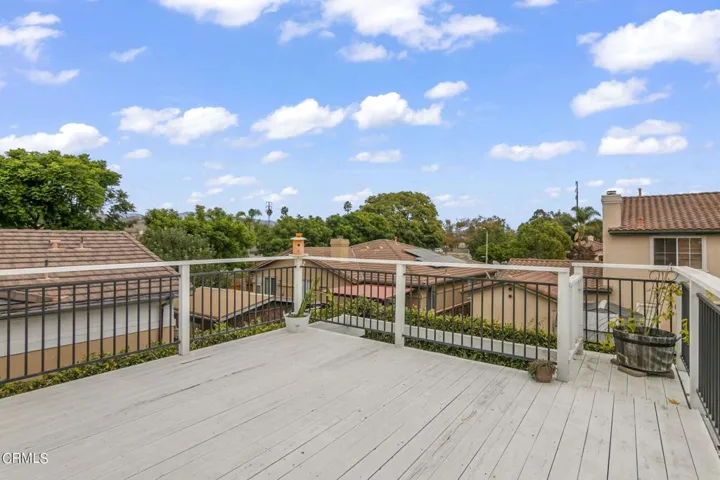39-web-or-mls-UpMarketMedia216Ken-174
