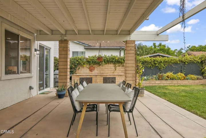 46-web-or-mls-UpMarketMedia216Ken-198