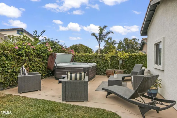 49-web-or-mls-UpMarketMedia216Ken-186
