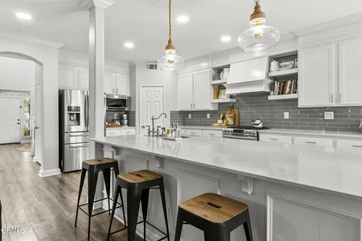 27-web-or-mls-UpMarketMedia216Ken-117